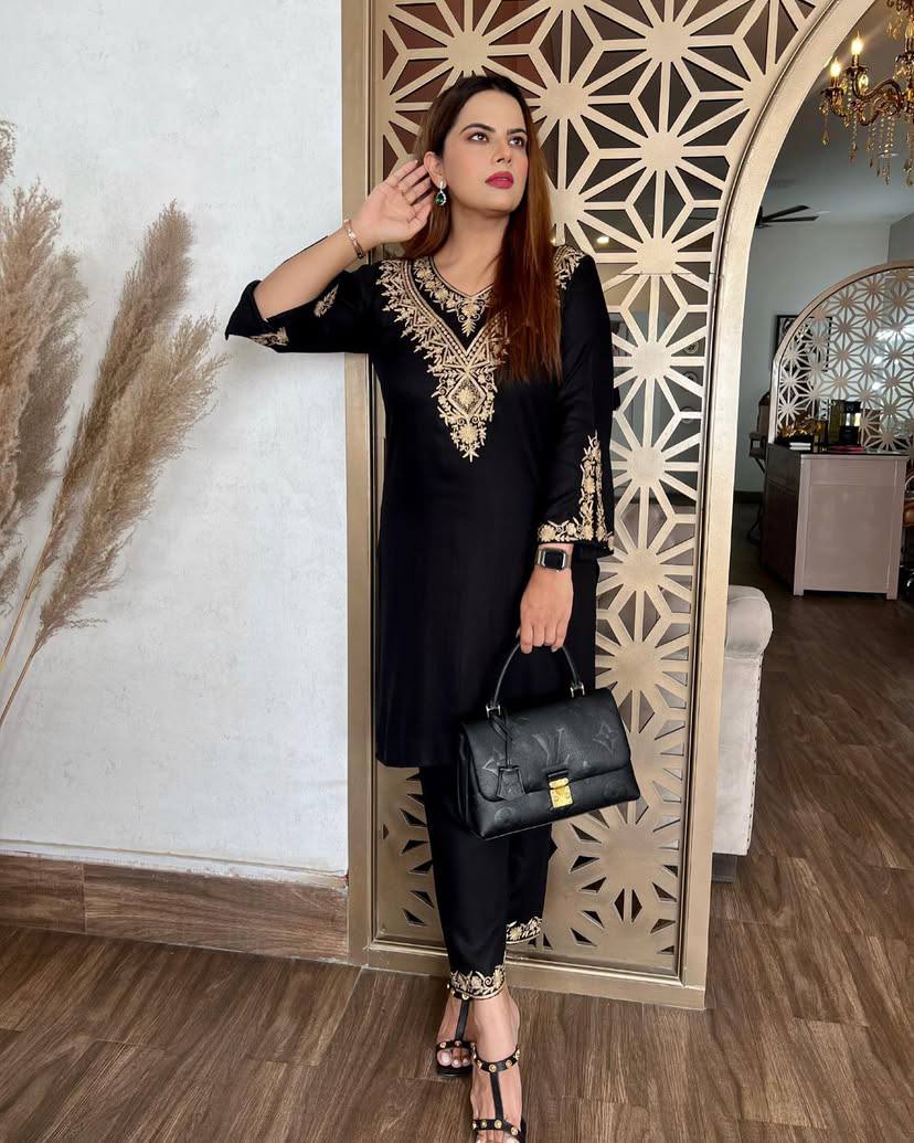 पार्टी वियर लुक: दुपट्टे के साथ टॉप और बॉटम में खूबसूरत दिखें