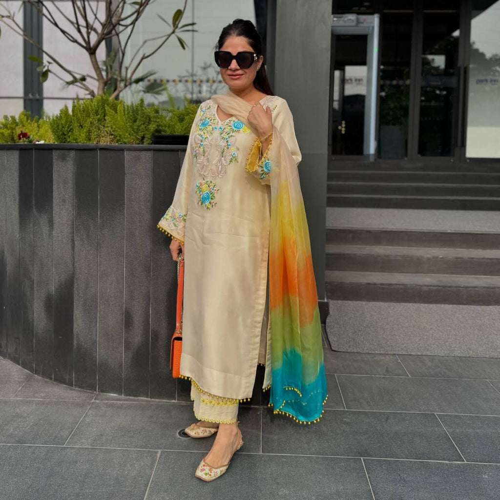 डिज़ाइनर टॉप-बॉटम और दुपट्टा, भारी कढ़ाई वाले सीक्वेंस वर्क के साथ