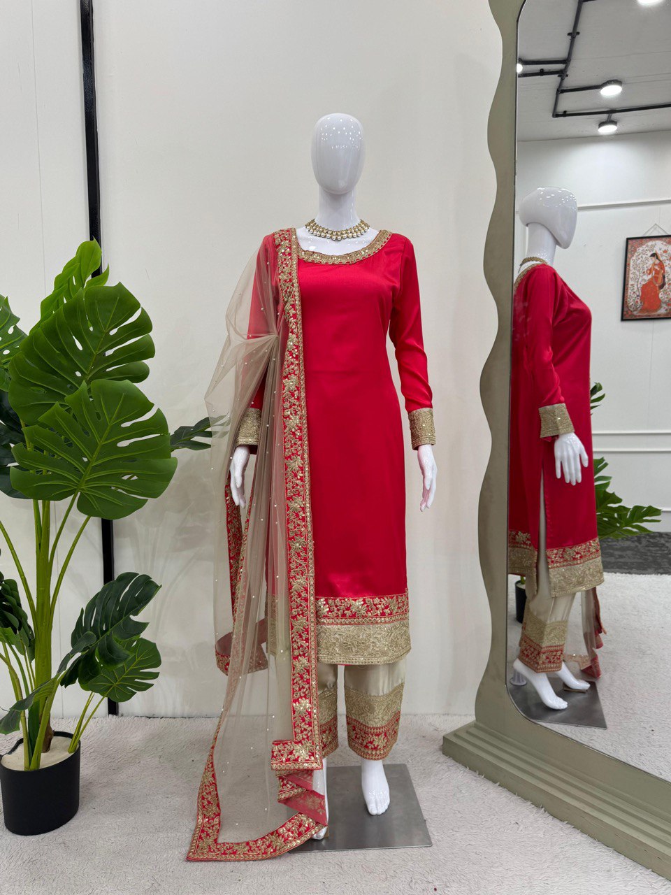 पार्टी वियर लुक खूबसूरत टॉप-बॉटम और दुपट्टा