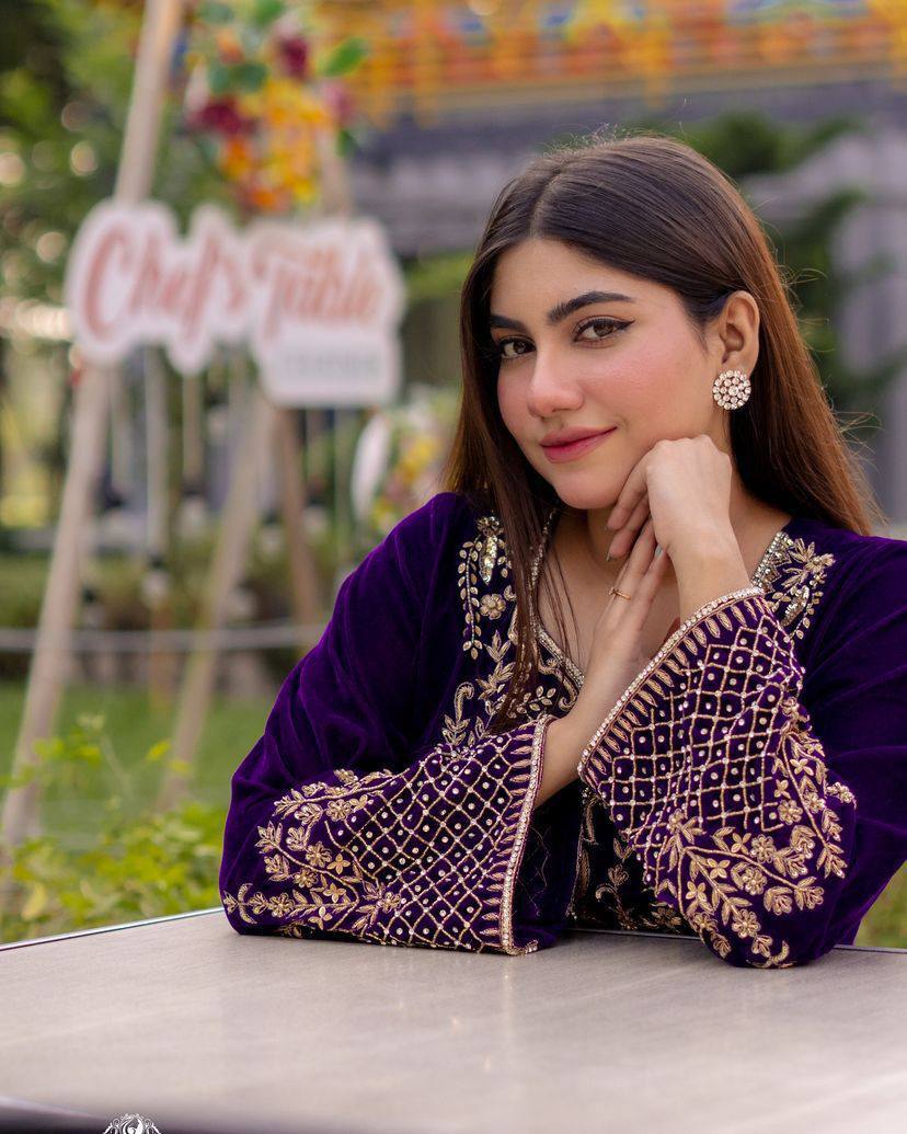 पार्टी वियर लुक: दुपट्टे के साथ टॉप और बॉटम में खूबसूरत दिखें