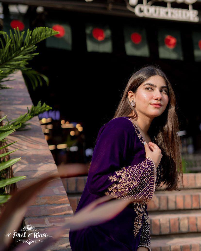 पार्टी वियर लुक: दुपट्टे के साथ टॉप और बॉटम में खूबसूरत दिखें