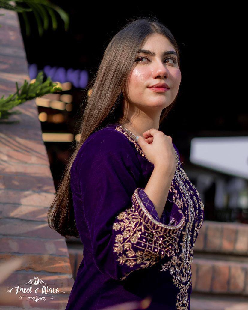 पार्टी वियर लुक: दुपट्टे के साथ टॉप और बॉटम में खूबसूरत दिखें