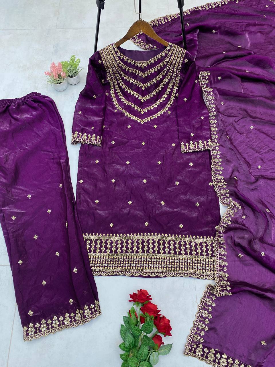 पार्टी वियर डिज़ाइनर टॉप और बॉटम दुपट्टे के साथ