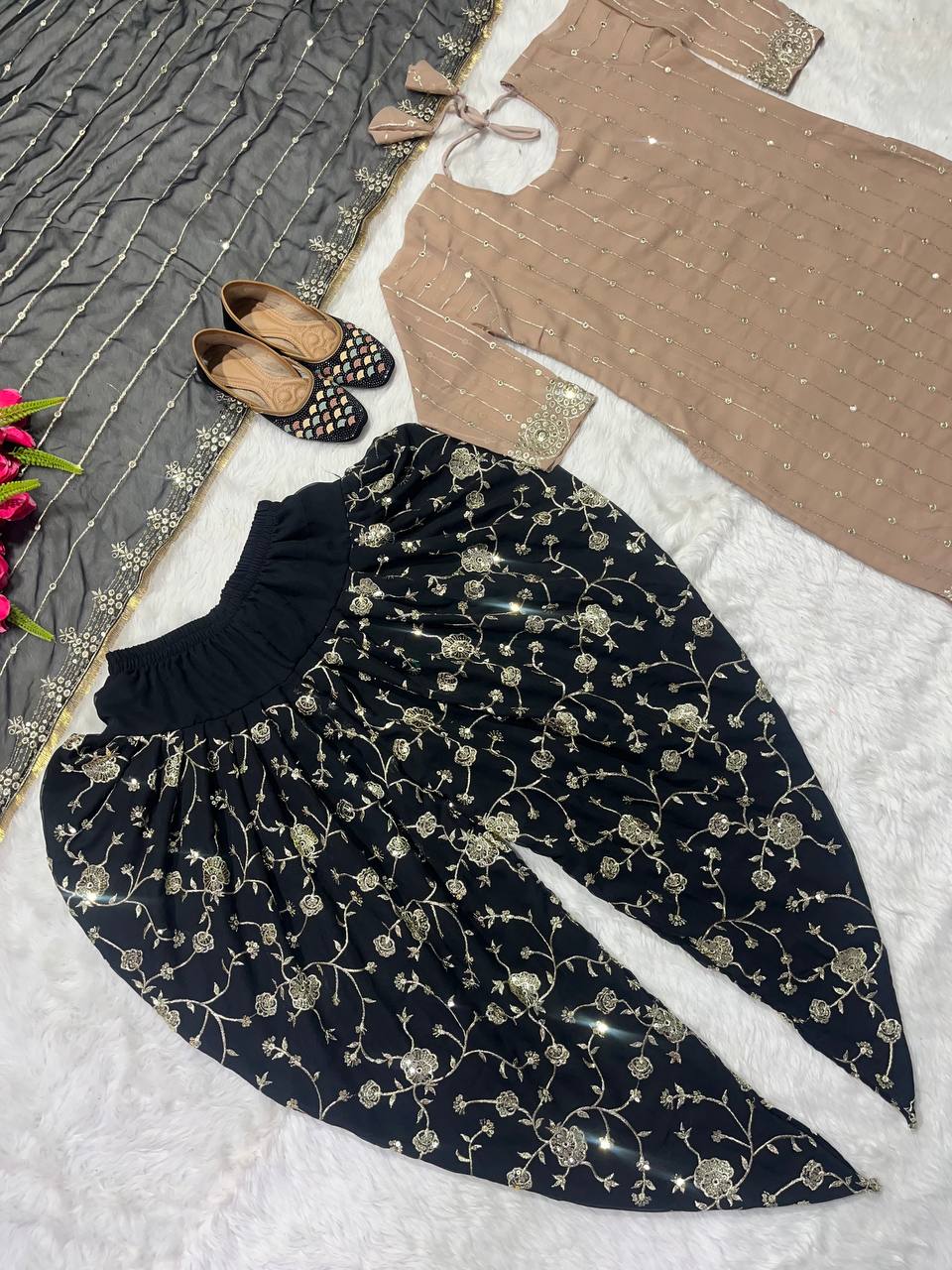 डिज़ाइनर पार्टी वियर लुक टॉप, धोती सलवार और दुपट्टा