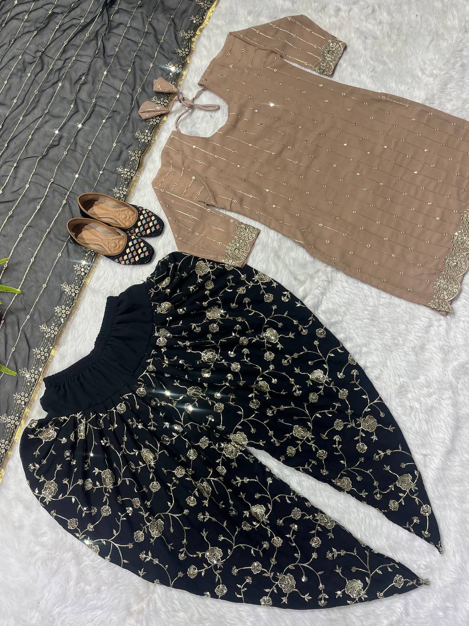 डिज़ाइनर पार्टी वियर लुक टॉप, धोती सलवार और दुपट्टा