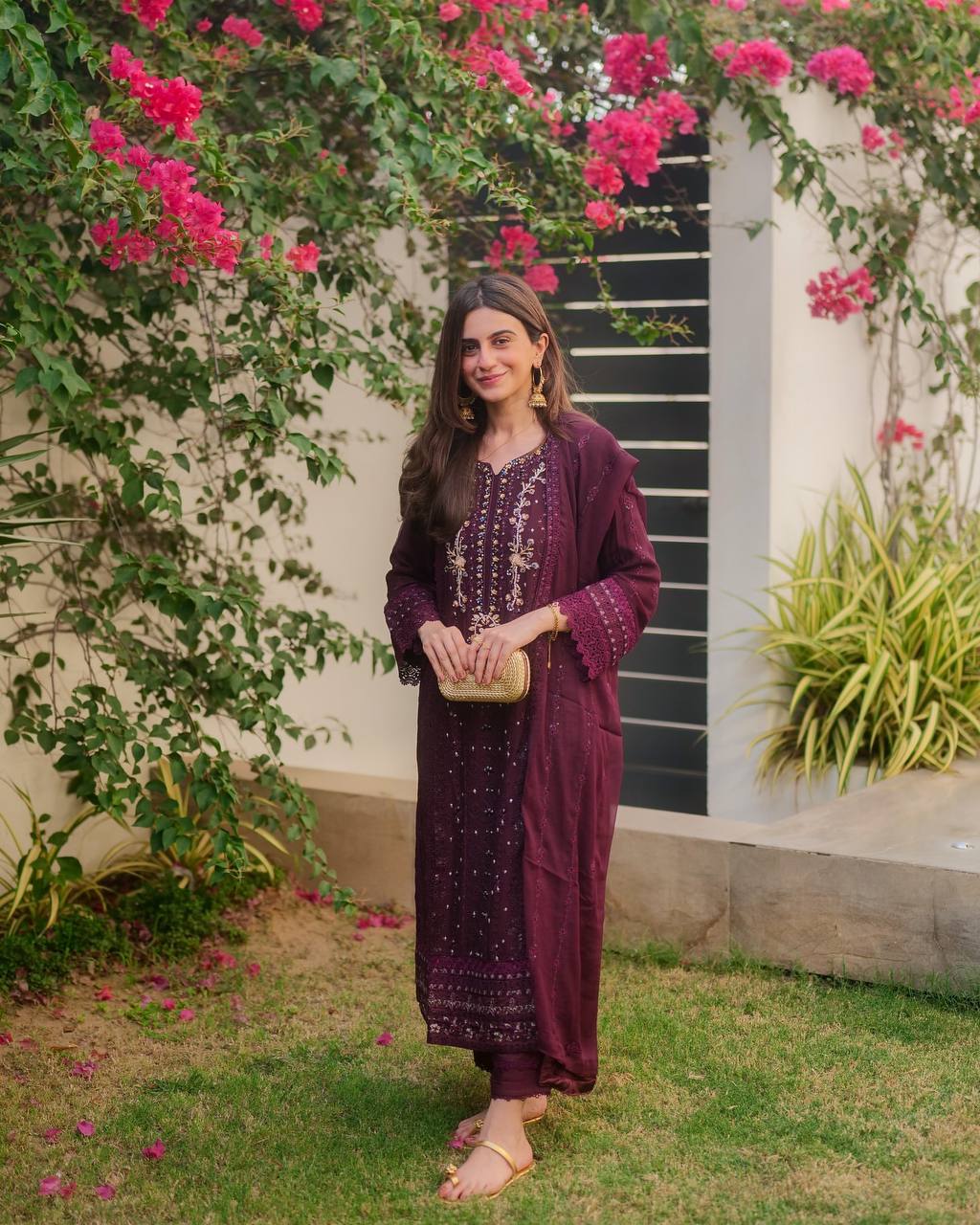 पार्टी वियर लुक: दुपट्टे के साथ टॉप और बॉटम में खूबसूरत दिखें