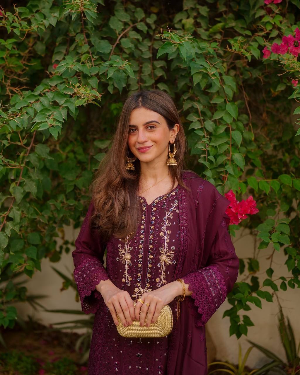 पार्टी वियर लुक: दुपट्टे के साथ टॉप और बॉटम में खूबसूरत दिखें