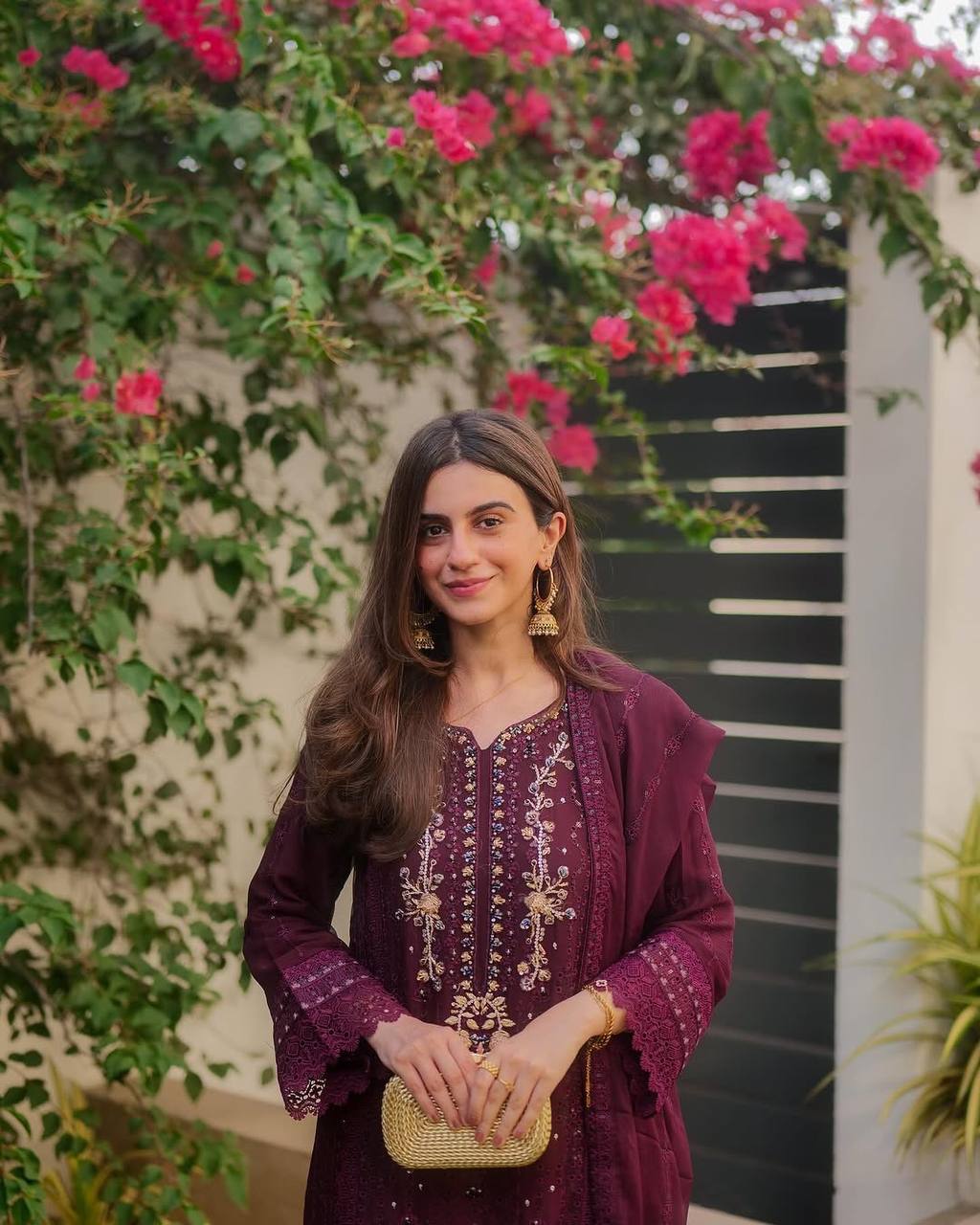 पार्टी वियर लुक: दुपट्टे के साथ टॉप और बॉटम में खूबसूरत दिखें