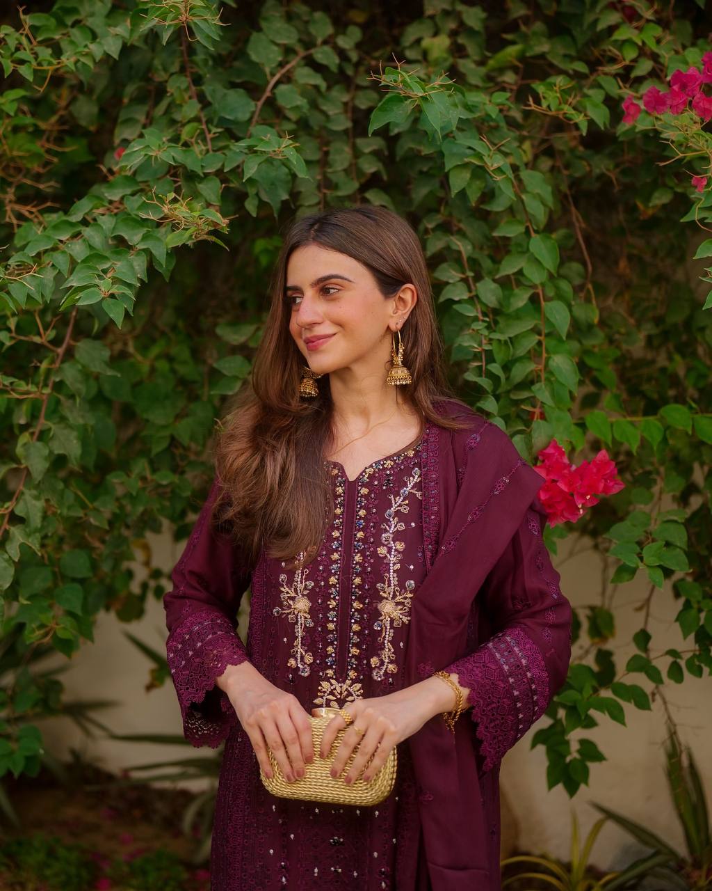 पार्टी वियर लुक: दुपट्टे के साथ टॉप और बॉटम में खूबसूरत दिखें