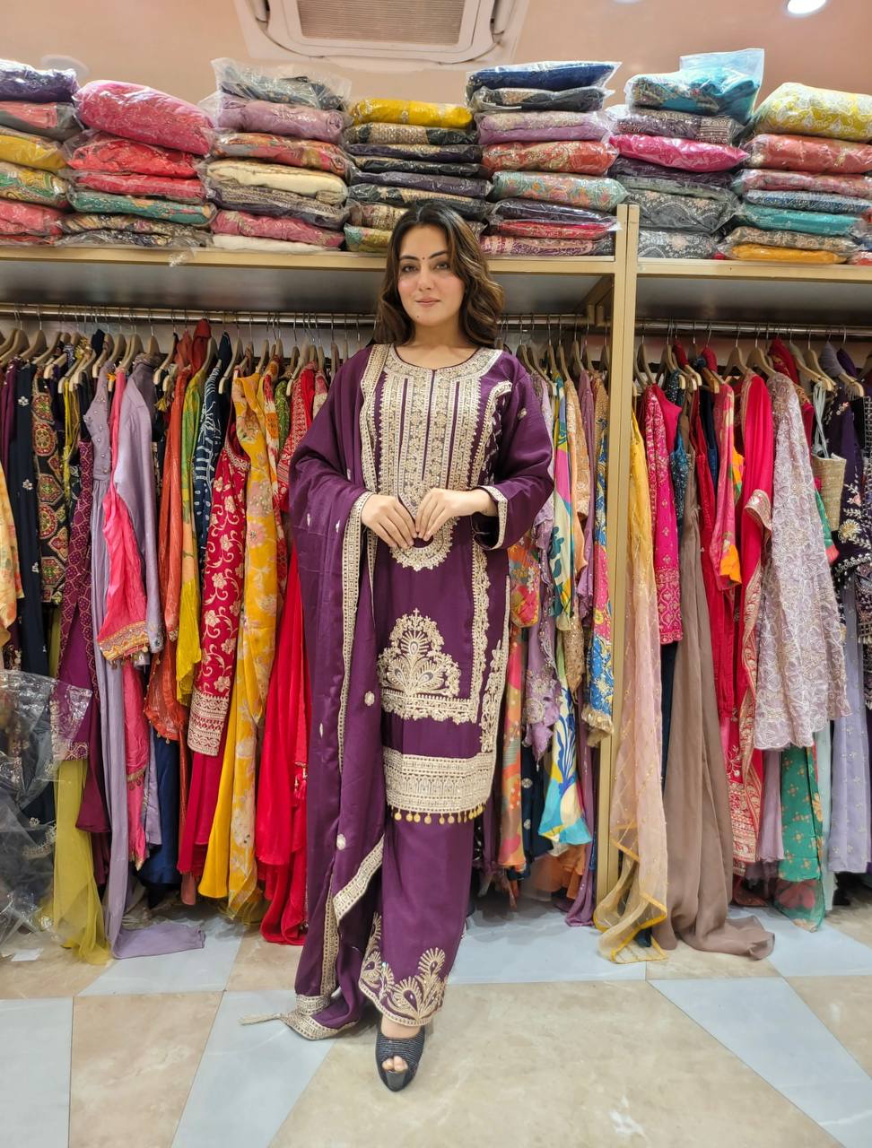 कढ़ाई कोडिंग डोरी-सीक्वेंस वर्क के साथ फैंसी टॉप-बॉटम और दुपट्टा