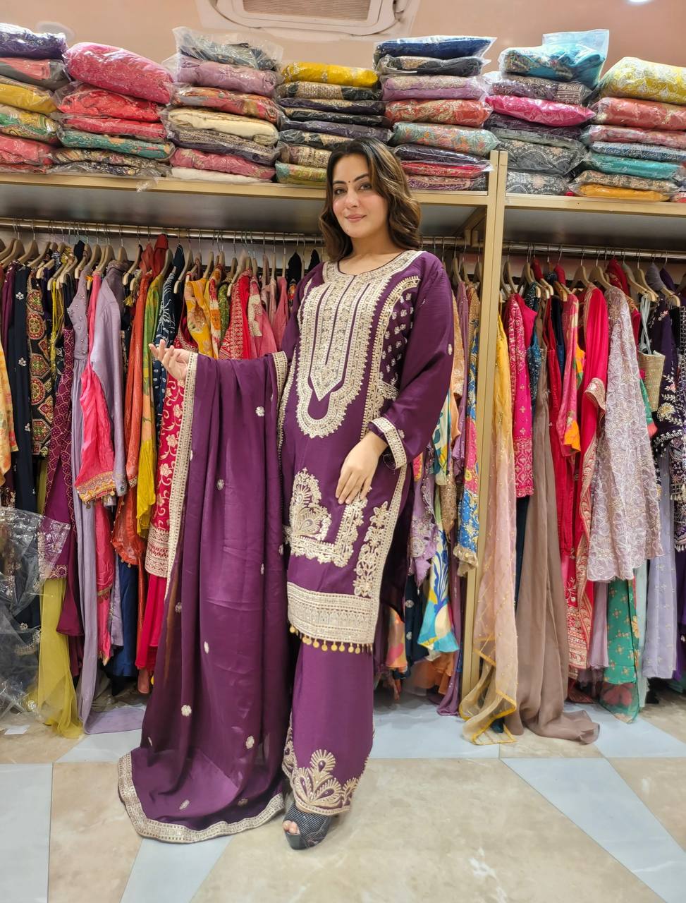 कढ़ाई कोडिंग डोरी-सीक्वेंस वर्क के साथ फैंसी टॉप-बॉटम और दुपट्टा