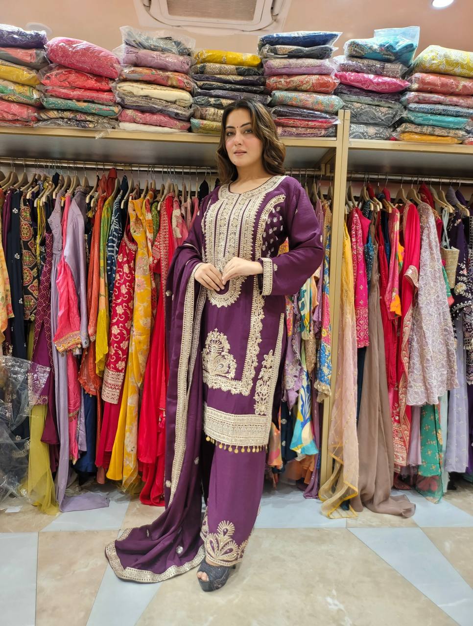 कढ़ाई कोडिंग डोरी-सीक्वेंस वर्क के साथ फैंसी टॉप-बॉटम और दुपट्टा