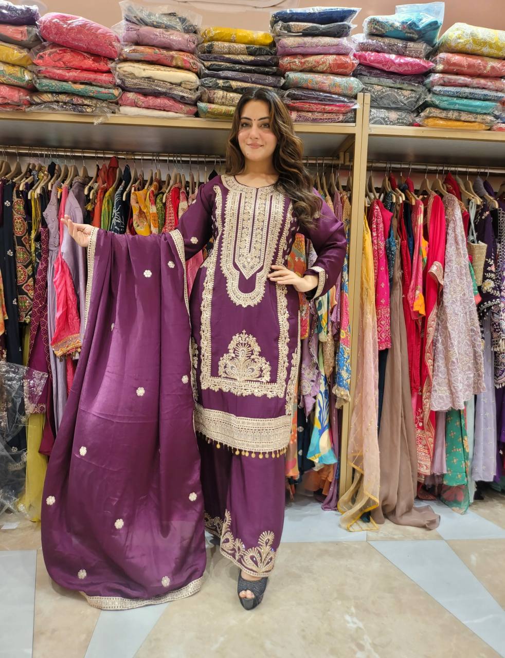 कढ़ाई कोडिंग डोरी-सीक्वेंस वर्क के साथ फैंसी टॉप-बॉटम और दुपट्टा