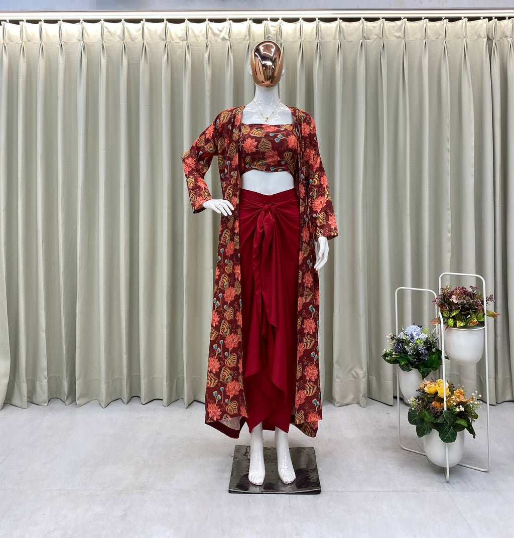 पार्टी वियर लुक खूबसूरत स्कर्ट-ब्लाउज और श्रग