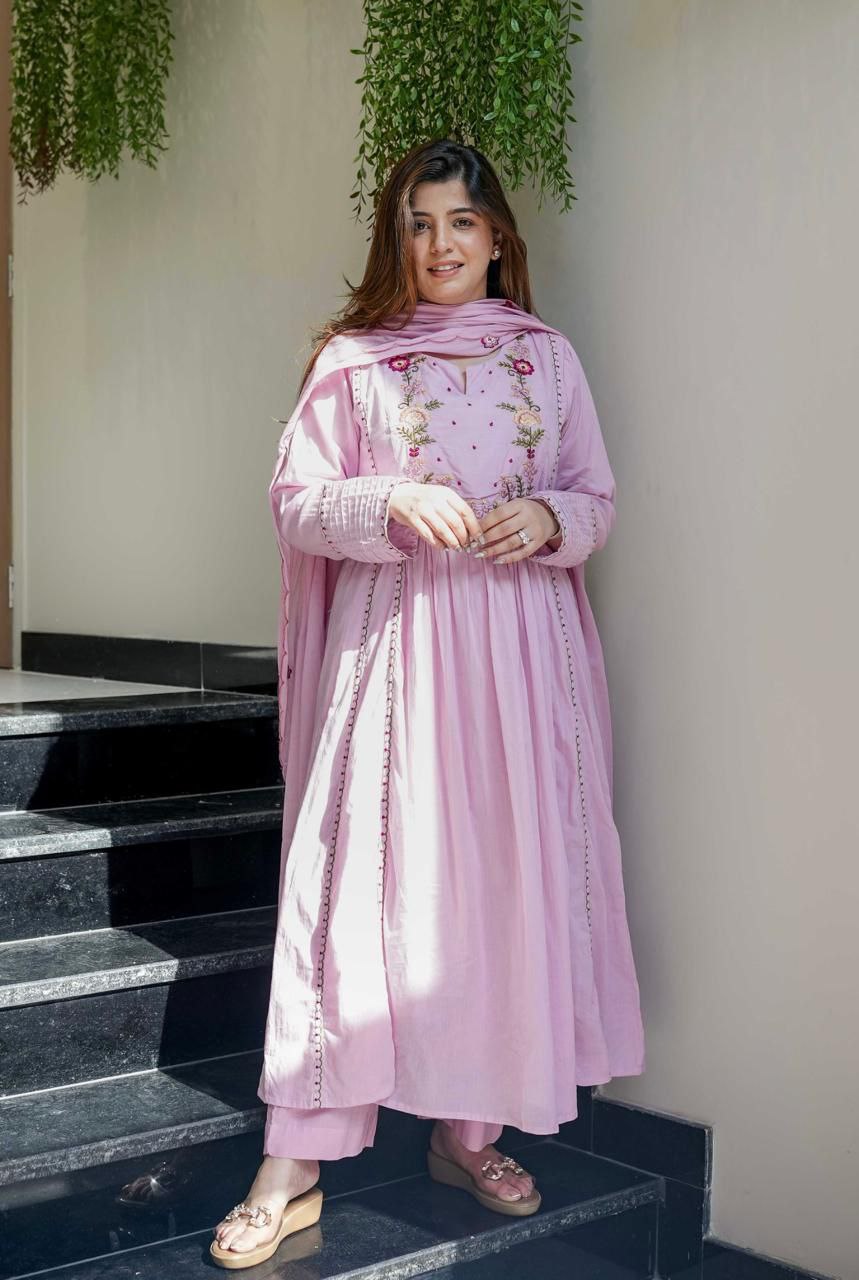 पार्टी वियर लुक: दुपट्टे के साथ टॉप और बॉटम में खूबसूरत दिखें