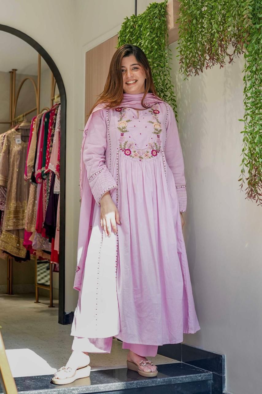 पार्टी वियर लुक: दुपट्टे के साथ टॉप और बॉटम में खूबसूरत दिखें