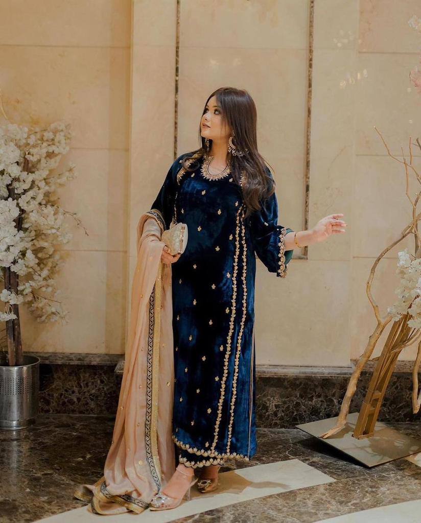 पार्टी वियर लुक डिज़ाइनर टॉप और बॉटम दुपट्टे के साथ