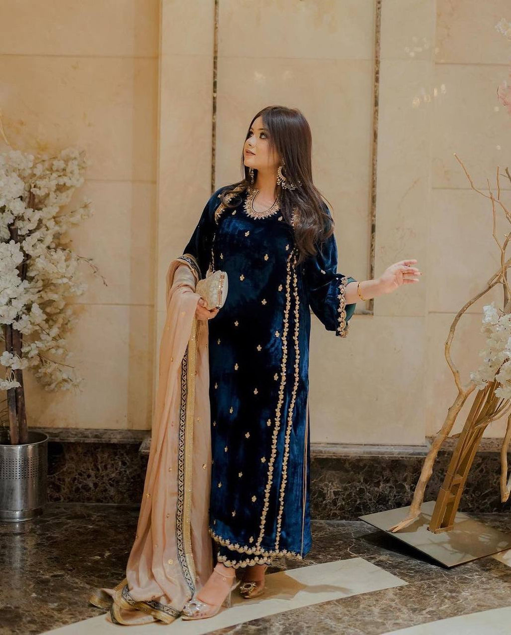 पार्टी वियर लुक डिज़ाइनर टॉप और बॉटम दुपट्टे के साथ