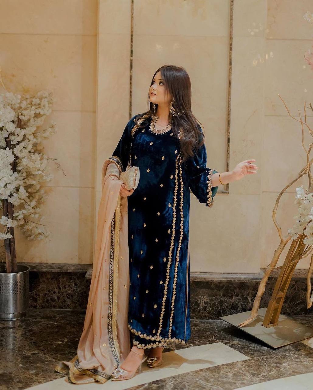 पार्टी वियर लुक डिज़ाइनर टॉप और बॉटम दुपट्टे के साथ