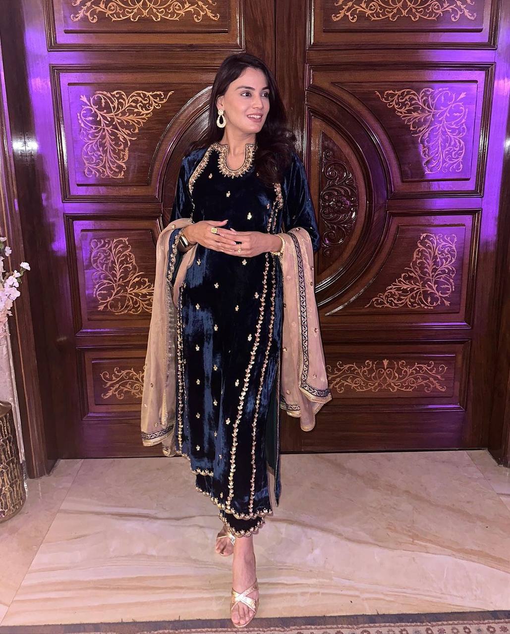 पार्टी वियर लुक डिज़ाइनर टॉप और बॉटम दुपट्टे के साथ