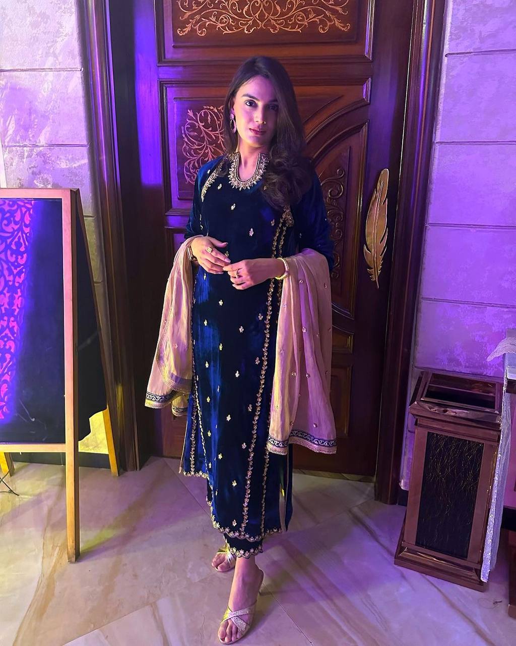 पार्टी वियर लुक डिज़ाइनर टॉप और बॉटम दुपट्टे के साथ