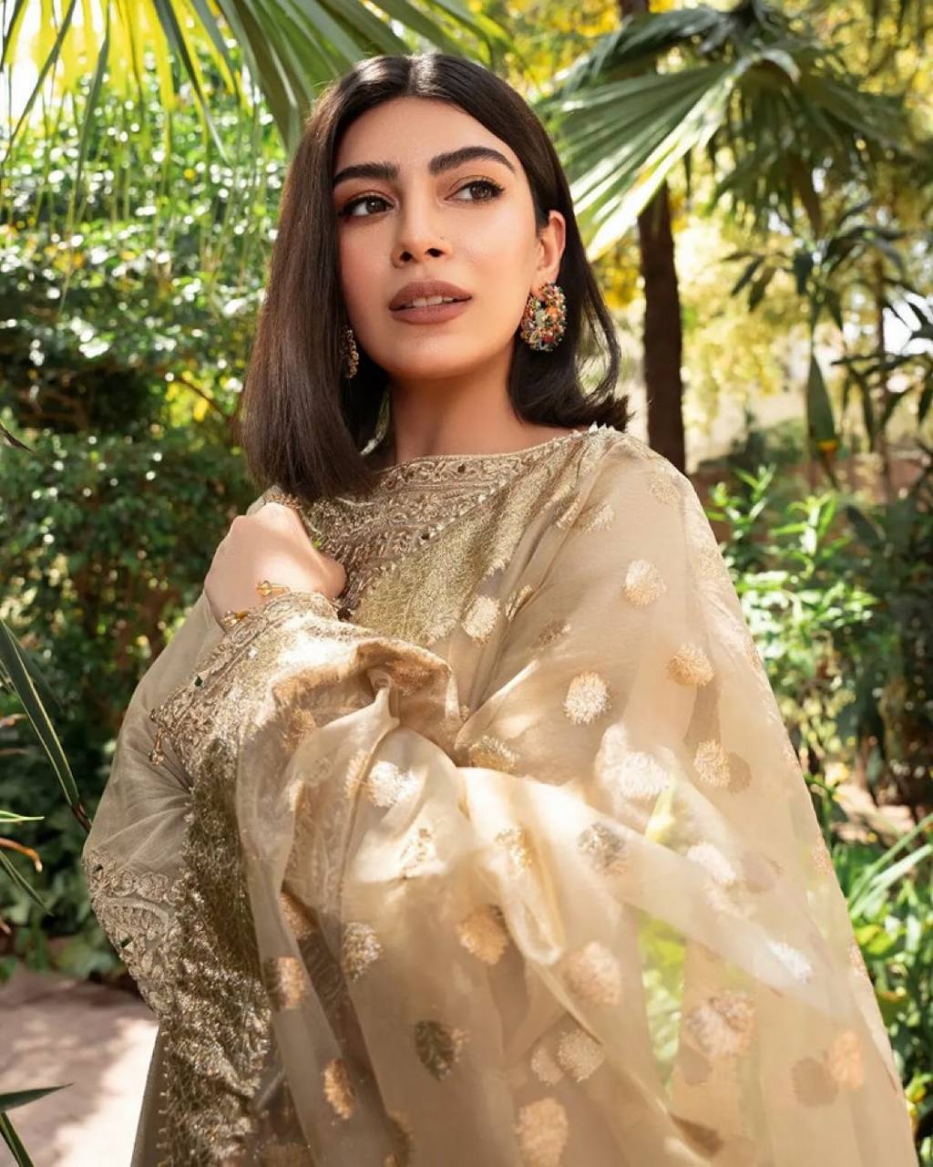 पार्टी वियर लुक डिज़ाइनर टॉप और बॉटम दुपट्टे के साथ