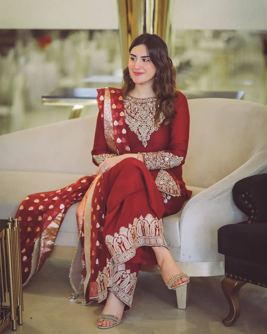 पार्टी वियर लुक डिज़ाइनर टॉप और बॉटम दुपट्टे के साथ