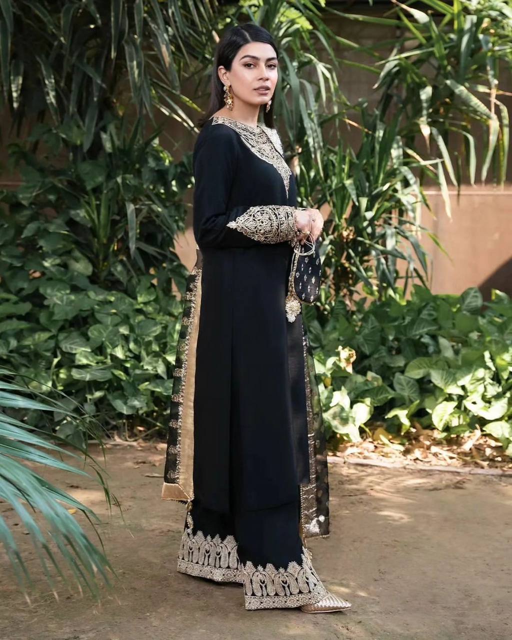 पार्टी वियर लुक डिज़ाइनर टॉप और बॉटम दुपट्टे के साथ