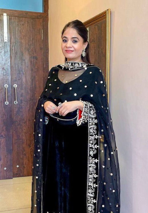 पार्टी वियर लुक डिज़ाइनर टॉप और बॉटम दुपट्टे के साथ