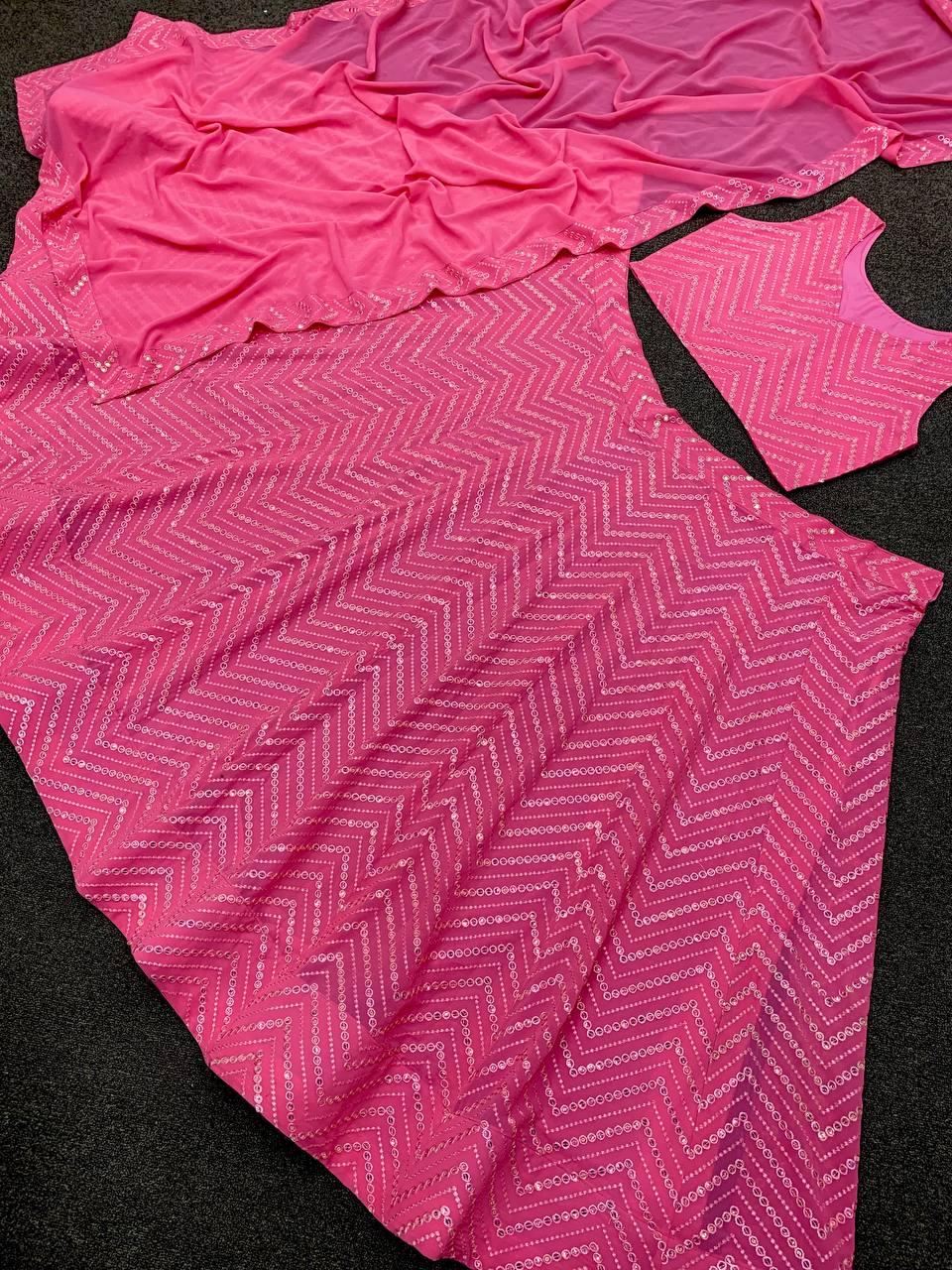 कढ़ाई अनुक्रम कार्य के साथ पार्टी पहनने सुंदर लहंगा चोली 