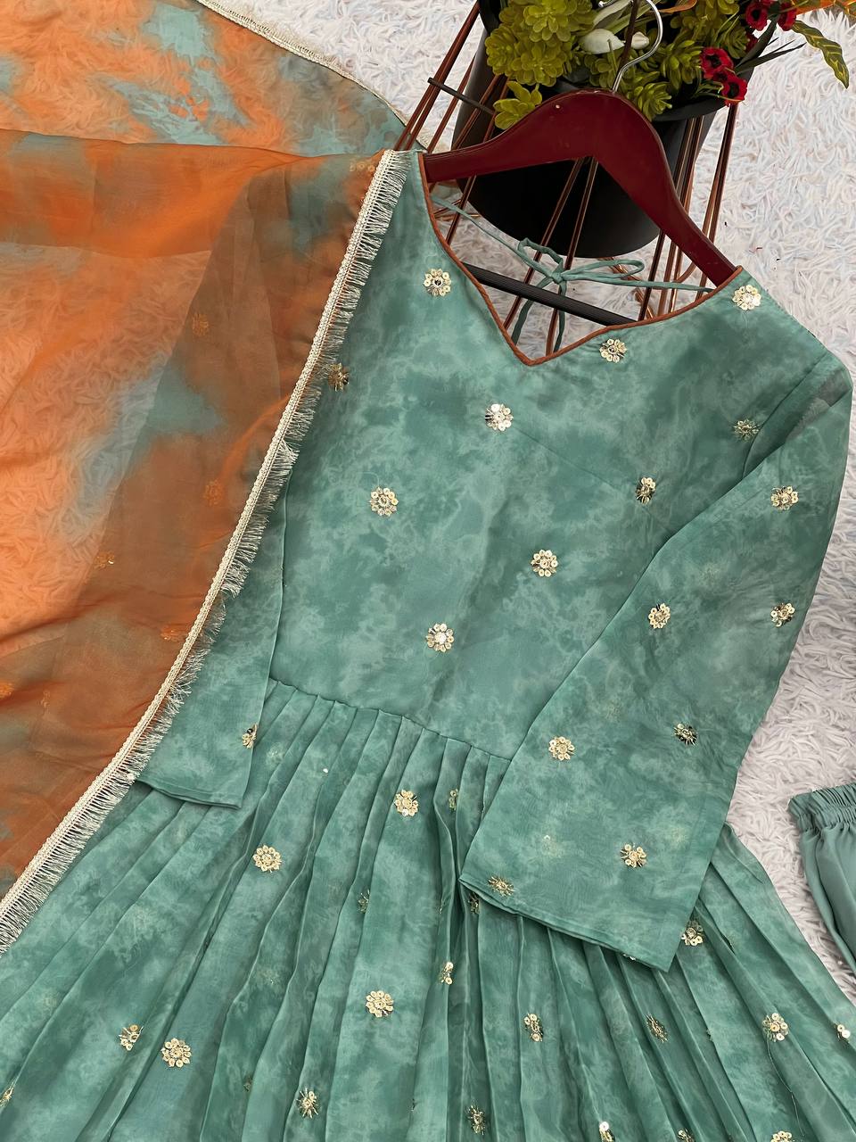 डिज़ाइनर पार्टी वियर लुक गाउन-दुपट्टा हैवी एम्ब्रॉयडरी सीक्वेंस वर्क में