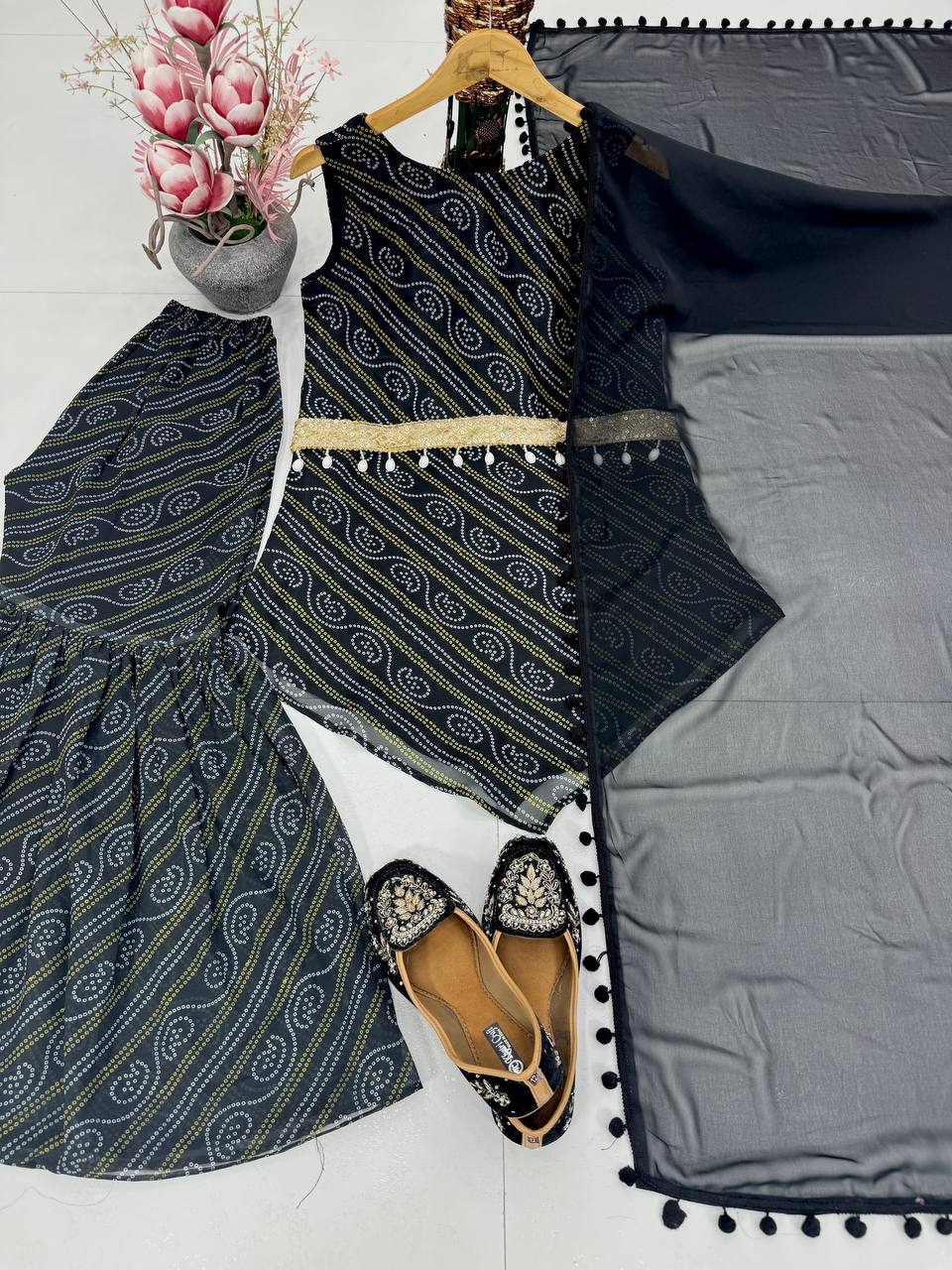 पार्टी वियर लुक खूबसूरत टॉप-प्लाज़ो और दुपट्टा