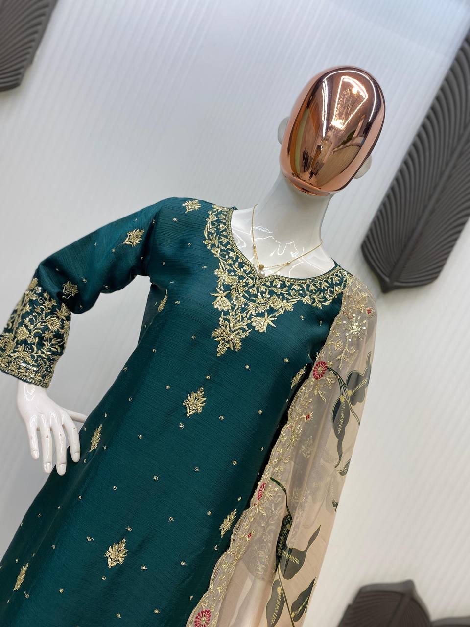 पार्टी वियर डिज़ाइनर टॉप और बॉटम फैंसी दुपट्टे के साथ