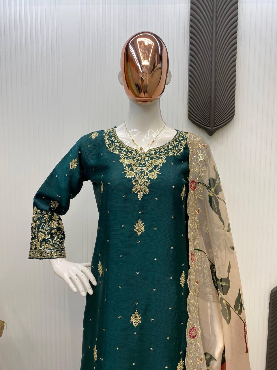 पार्टी वियर डिज़ाइनर टॉप और बॉटम फैंसी दुपट्टे के साथ