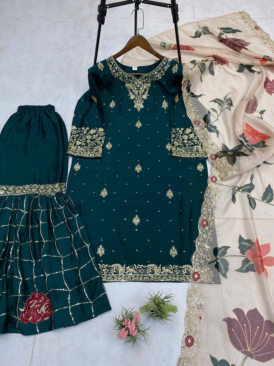 पार्टी वियर डिज़ाइनर टॉप और बॉटम फैंसी दुपट्टे के साथ