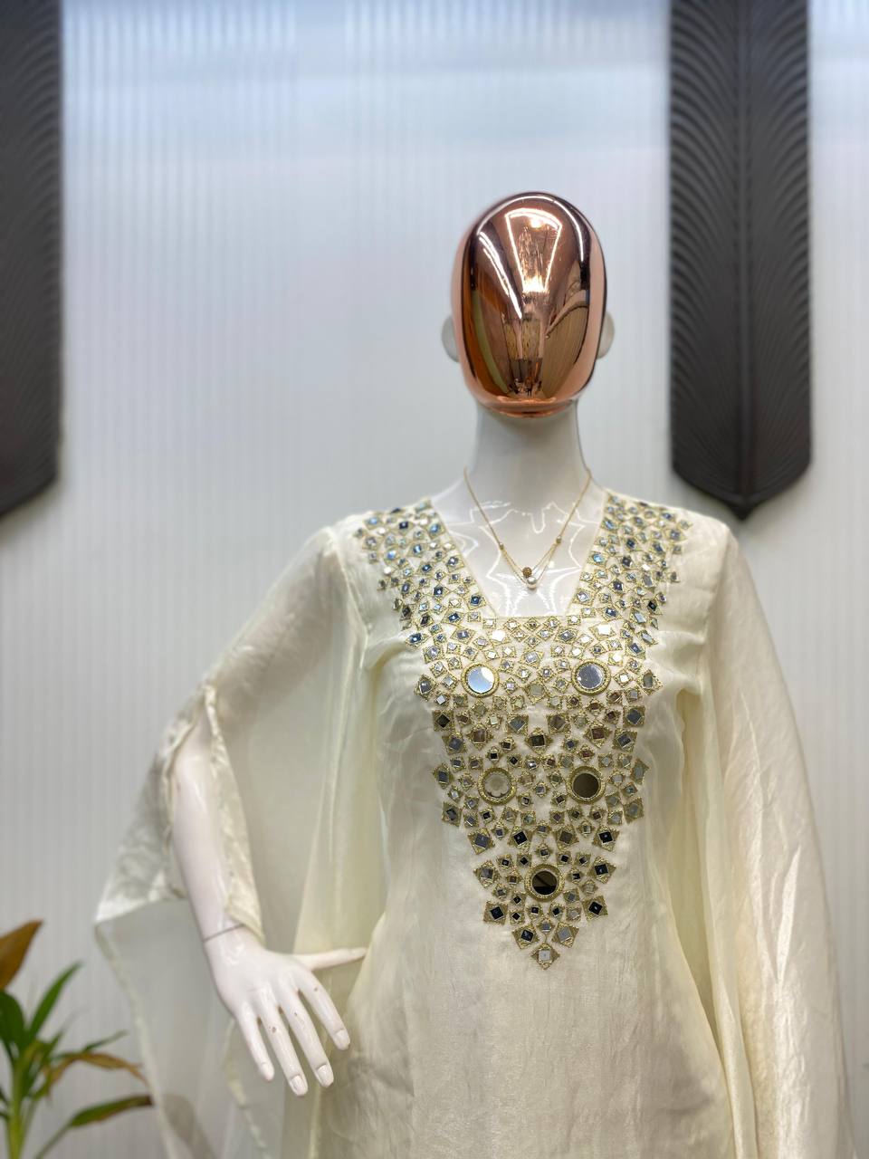 पार्टी वियर लुक: रियल मिरर वर्क के साथ खूबसूरत टॉप और बॉटम