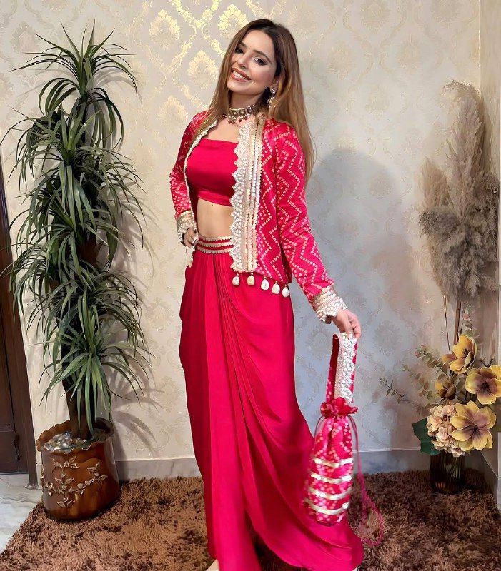 पार्टी वियर फैंसी स्टाइल धोती-ब्लाउज और कोटी