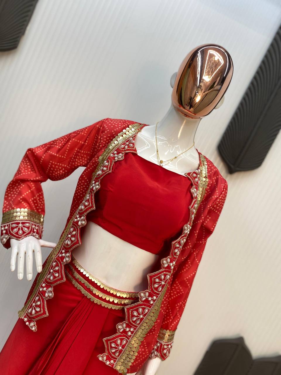 पार्टी वियर फैंसी स्टाइल धोती-ब्लाउज और कोटी