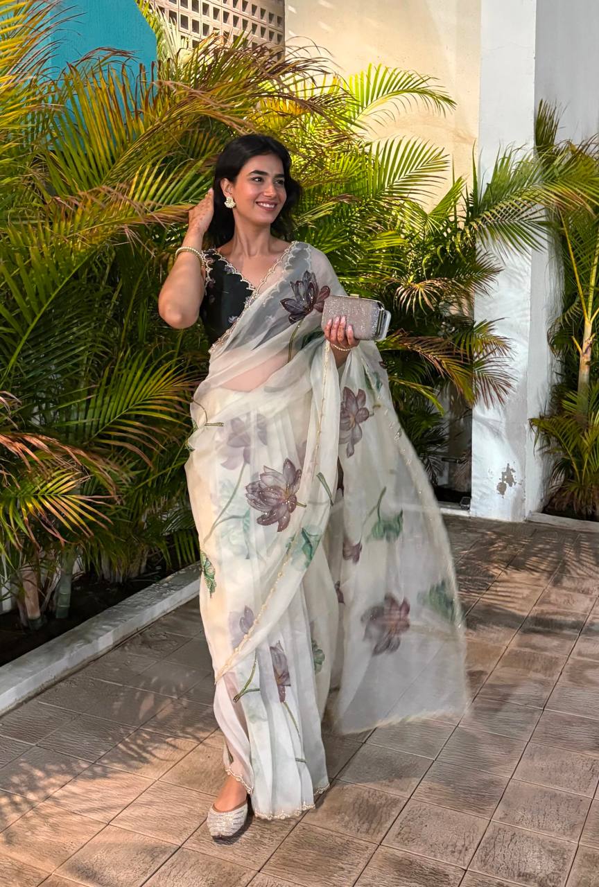 Beautiful Party Wear Saree With Floral Print