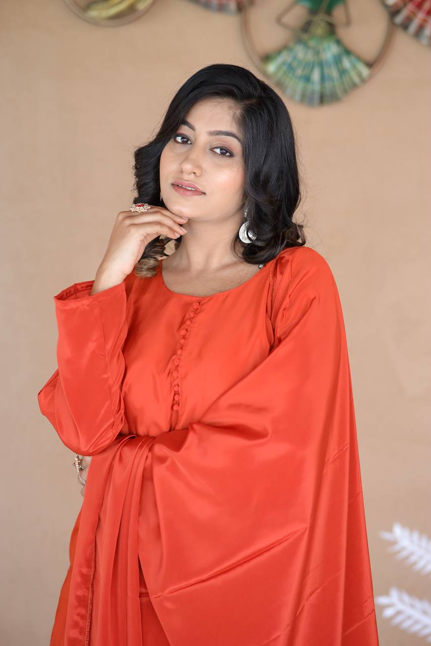 पार्टी वियर खूबसूरत टॉप-बॉटम और दुपट्टा