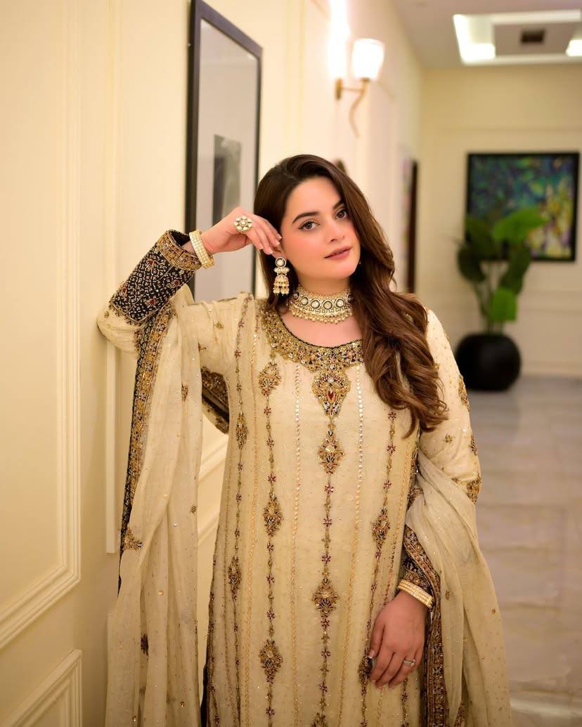 पार्टी वियर लुक: दुपट्टे के साथ टॉप और बॉटम में खूबसूरत दिखें