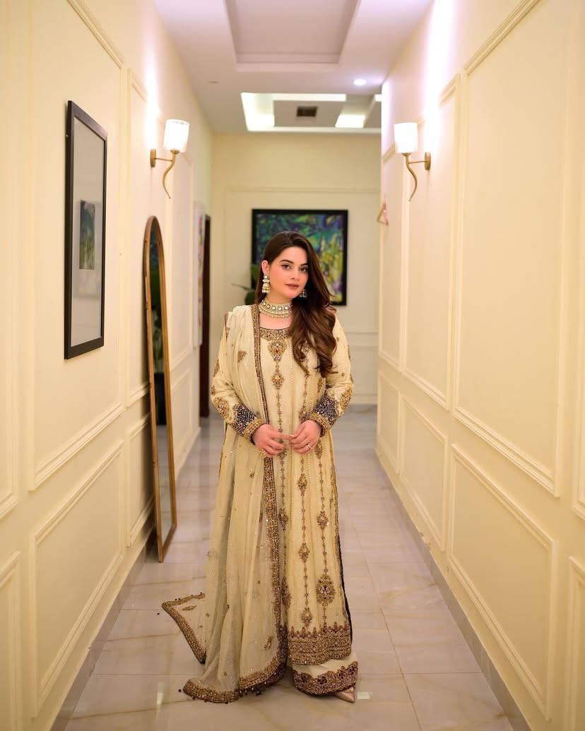 पार्टी वियर लुक: दुपट्टे के साथ टॉप और बॉटम में खूबसूरत दिखें