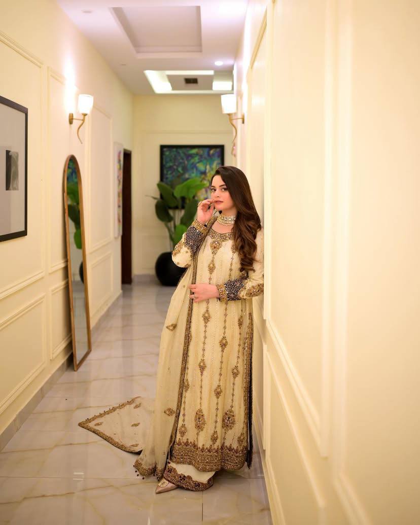 पार्टी वियर लुक: दुपट्टे के साथ टॉप और बॉटम में खूबसूरत दिखें