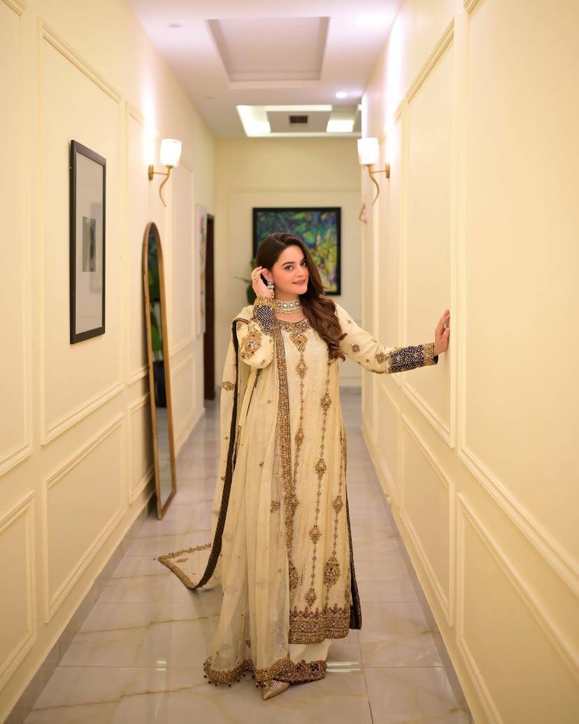 पार्टी वियर लुक: दुपट्टे के साथ टॉप और बॉटम में खूबसूरत दिखें