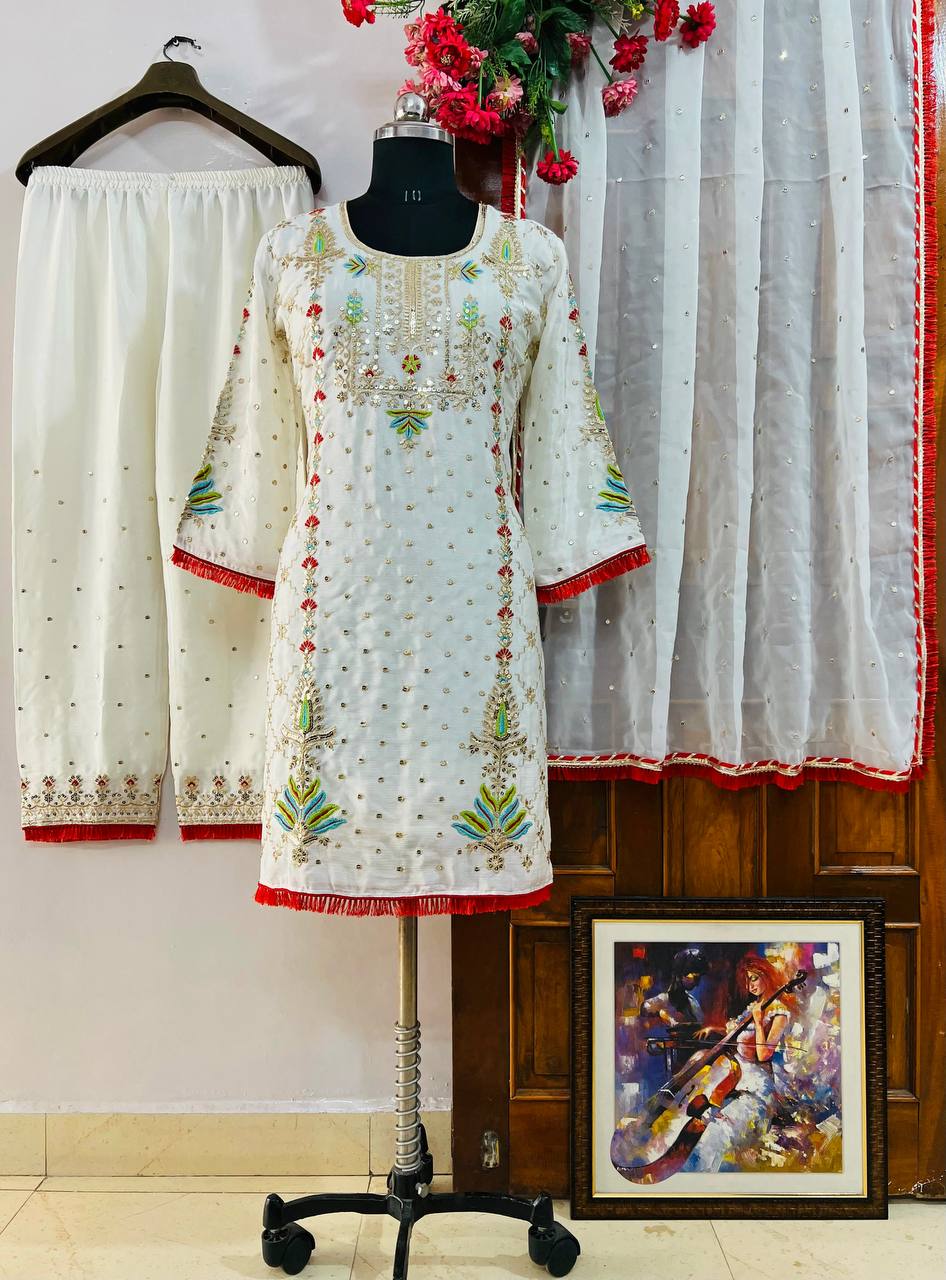 पार्टी वियर लुक: दुपट्टे के साथ टॉप और बॉटम में खूबसूरत दिखें