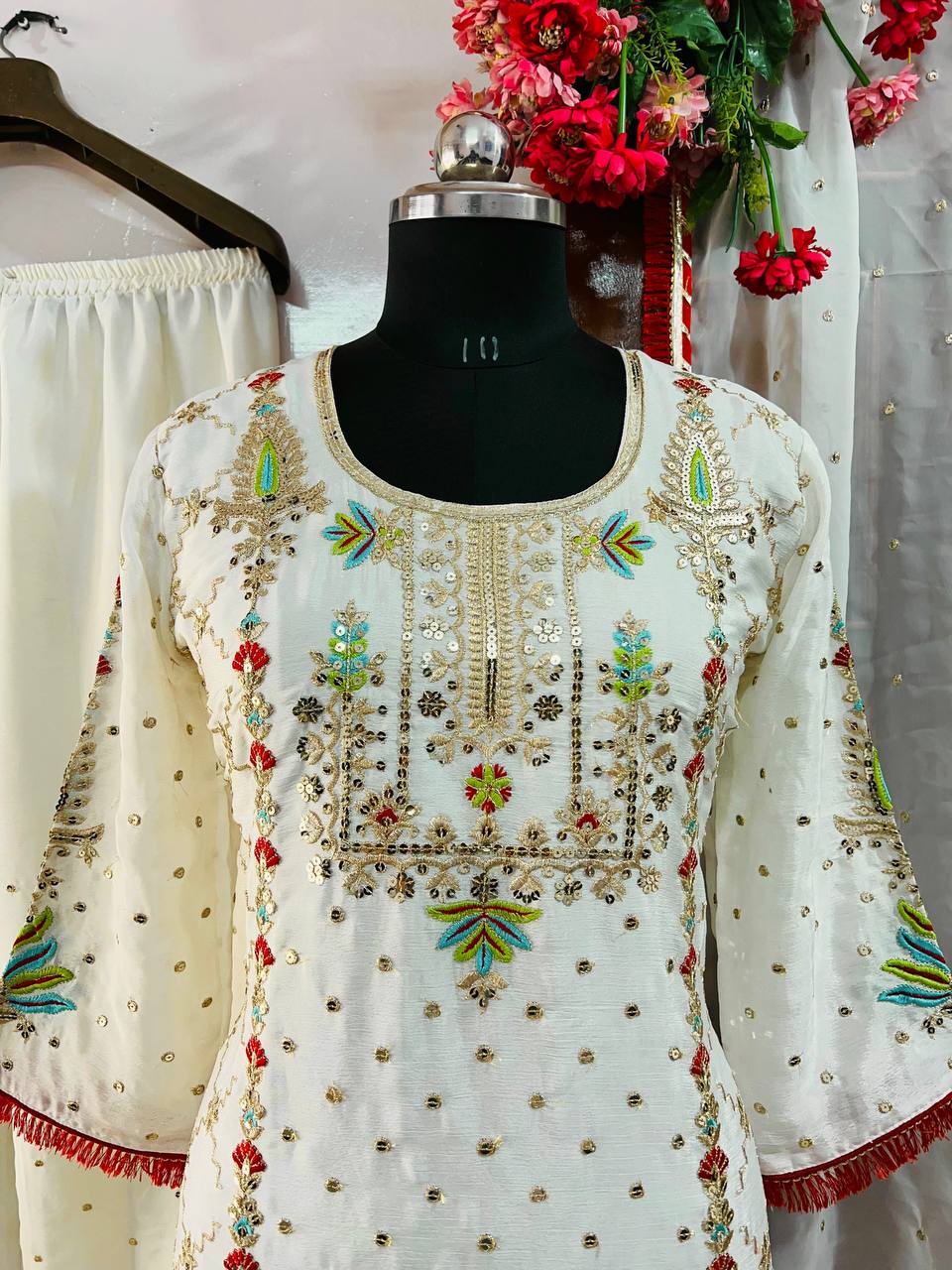 पार्टी वियर लुक: दुपट्टे के साथ टॉप और बॉटम में खूबसूरत दिखें