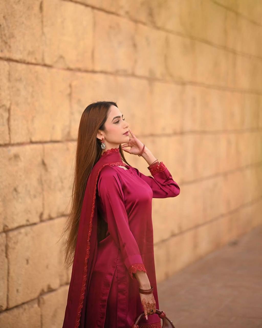 पार्टी में पहनने के लिए सुंदर टॉप और बॉटम दुपट्टे के साथ