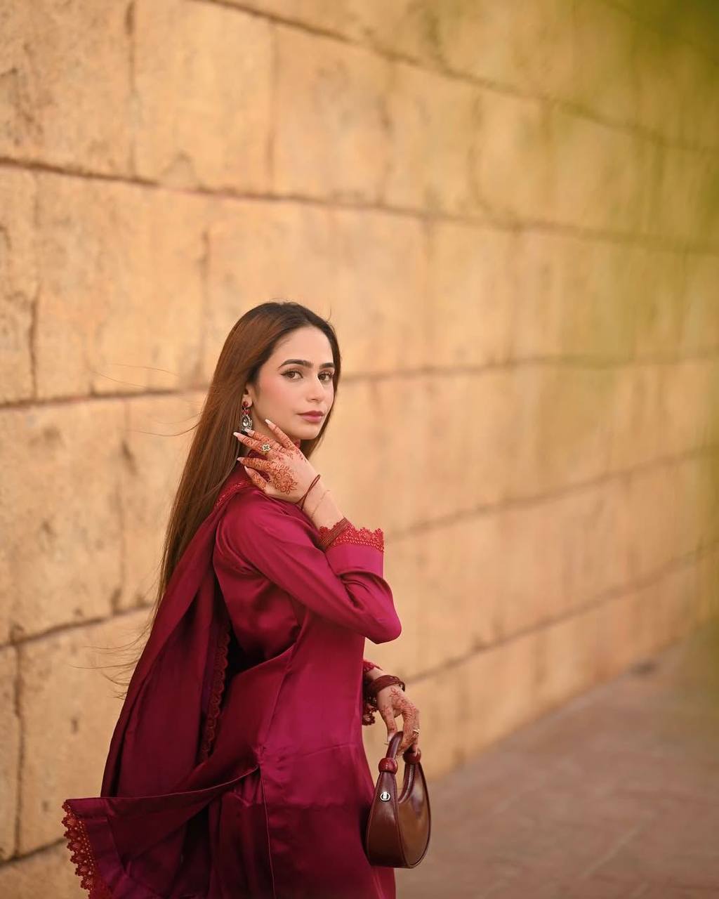 पार्टी में पहनने के लिए सुंदर टॉप और बॉटम दुपट्टे के साथ