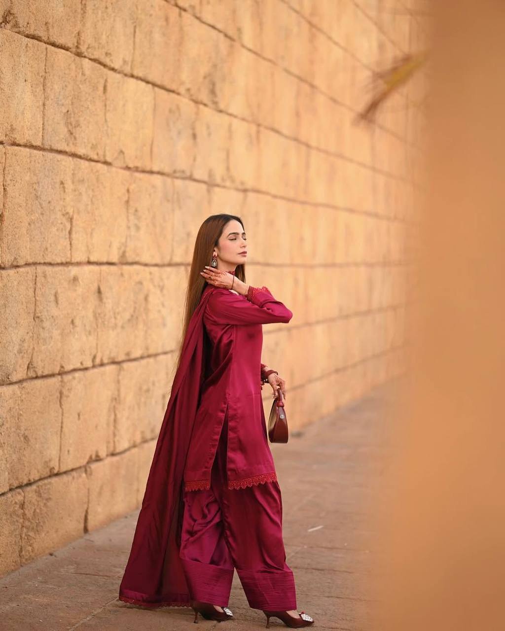 पार्टी में पहनने के लिए सुंदर टॉप और बॉटम दुपट्टे के साथ