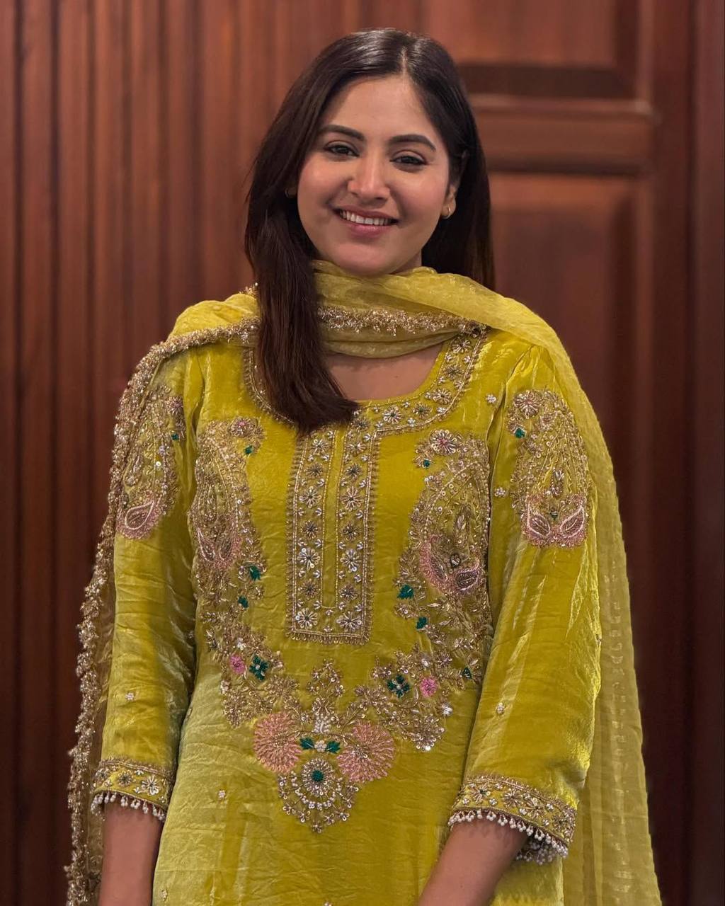 पार्टी वियर लुक खूबसूरत टॉप-बॉटम और दुपट्टा